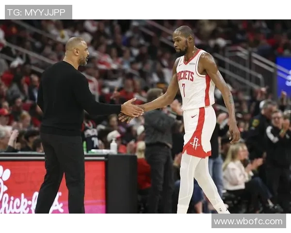 NBA火箭对阵鹈鹕精彩文字直播全程回顾与赛况分析